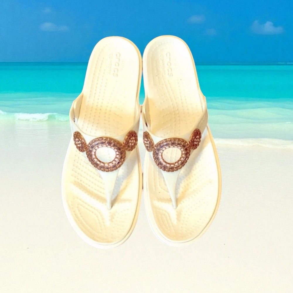 Crocs White Wedge Gold Medallion Accented Sandals•11